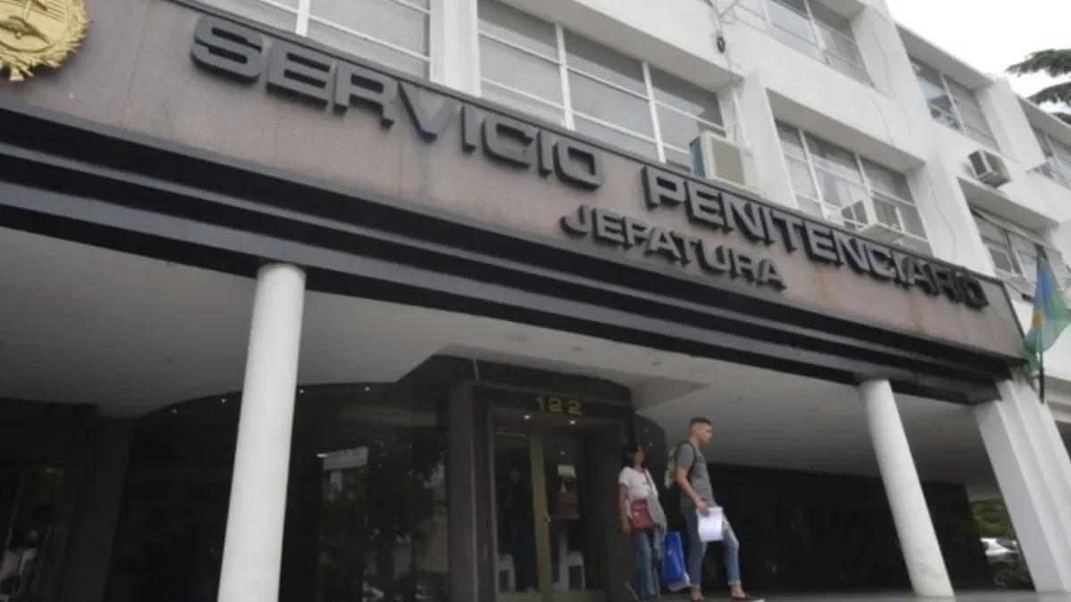 Desmantelan una banda que estafaba con empleos truchos en el Servicio Penitenciario de La Plata