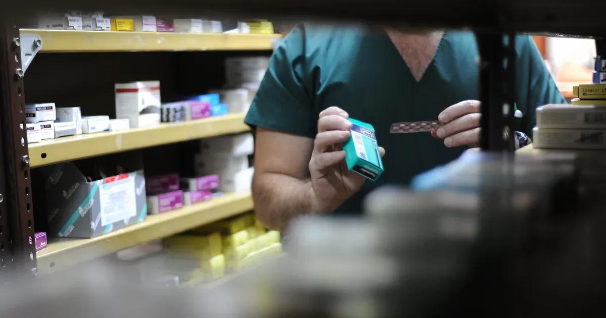 Detienen a tres asaltantes tras robo a mano armada en farmacia de La Plata