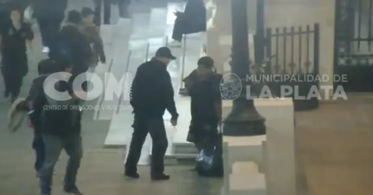 Detienen a tres ladrones tras robar en un local de ropa en La Plata