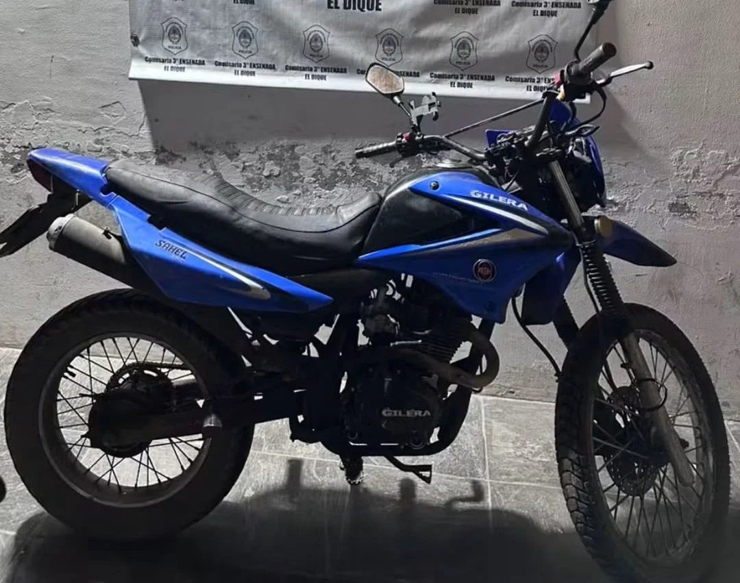 Detuvieron a dos personas que habían robado una moto