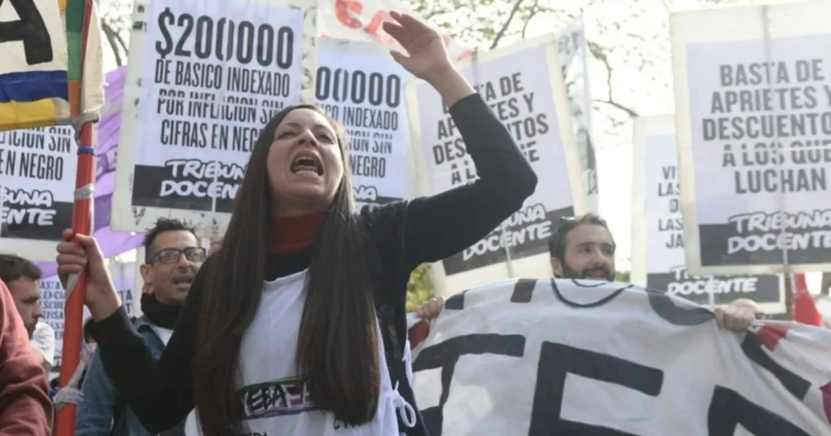 Docentes de La Plata, Berisso y Ensenada se suman al paro, alterando clases y servicios educativos