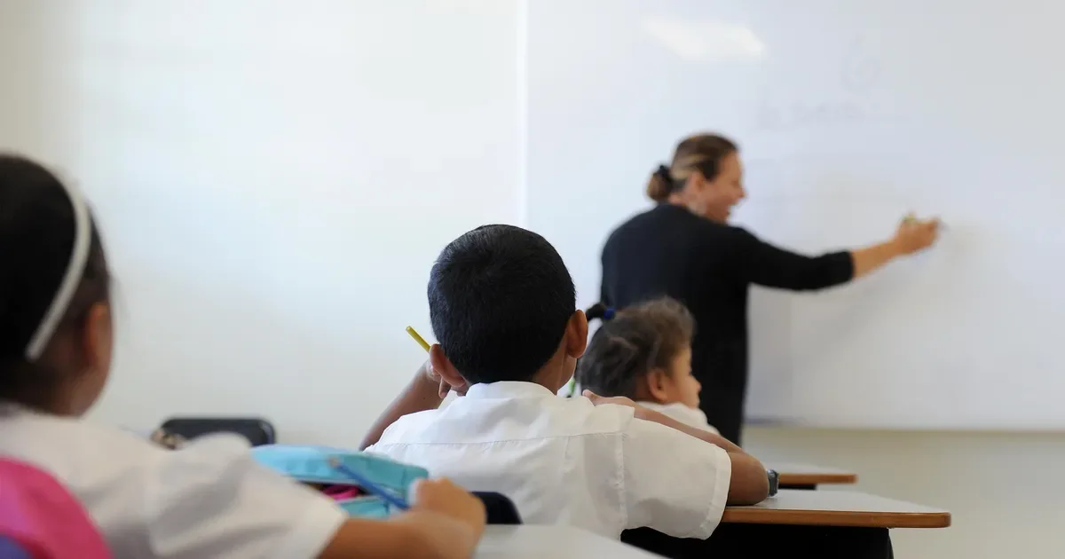 Docentes de La Plata celebran un aumento salarial que mejora su situación económica
