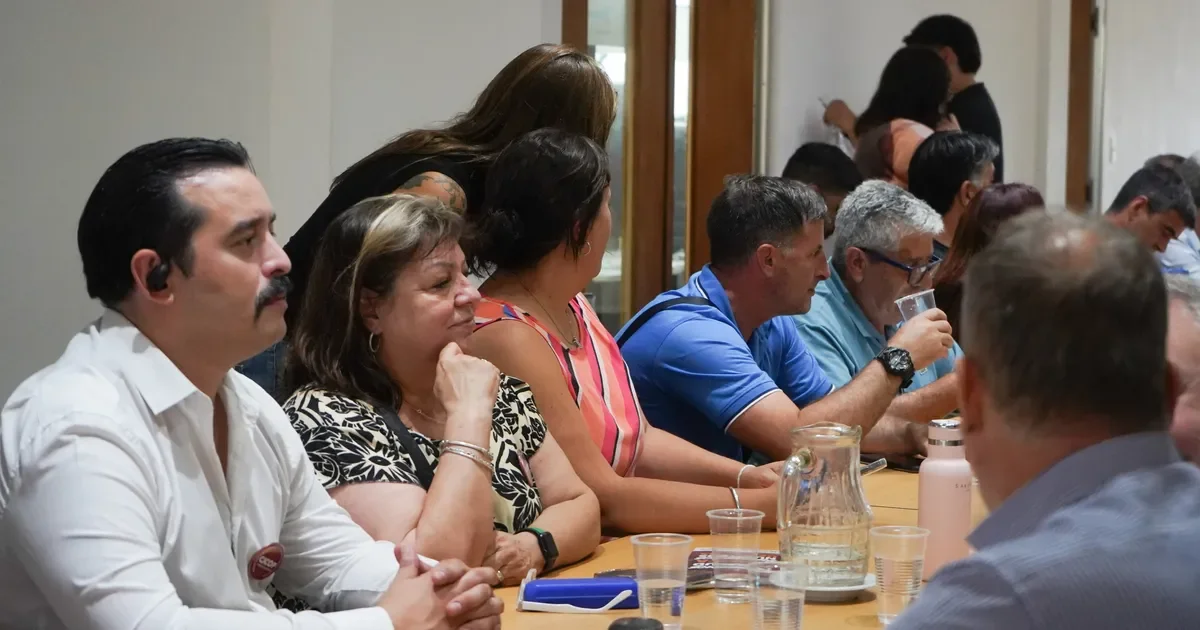 Docentes de La Plata en asamblea: ¿aceptarán el 7% de aumento propuesto?
