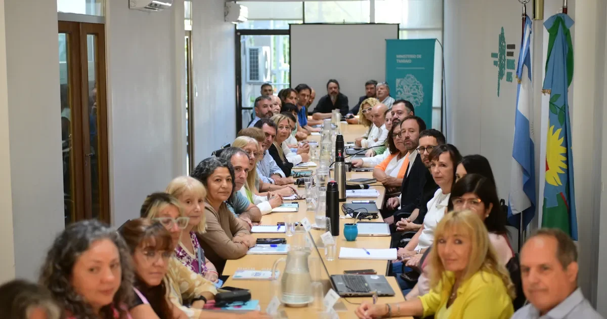 Docentes de La Plata esperan avances en paritarias mientras se intensifican las negociaciones