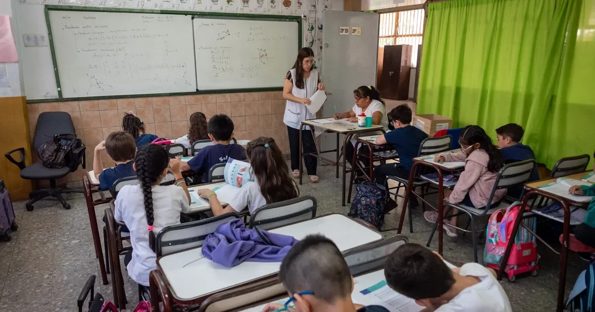 Docentes de La Plata establecen nuevas medidas contra la violencia en las escuelas.