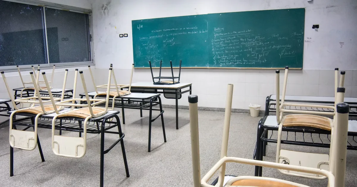 Docentes de La Plata se suman a un paro de 48 horas por salarios insuficientes