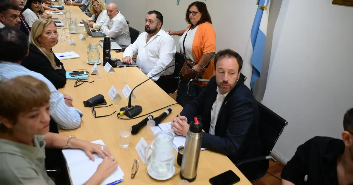 Docentes de La Plata y Berisso analizan oferta de aumento del 9% en paritarias provinciales