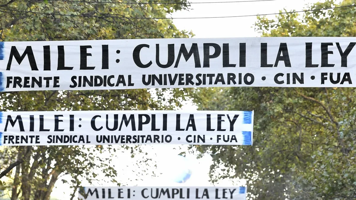 Docentes de la UNLP inician nueva semana de paro exigiendo más fondos para la educación