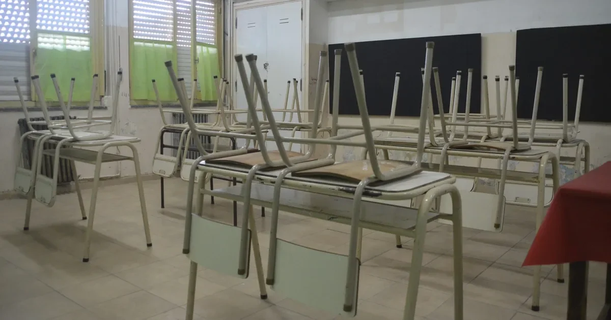 Docentes en La Plata bajo presión: Gobierno exige 75% de clases para evitar sanciones
