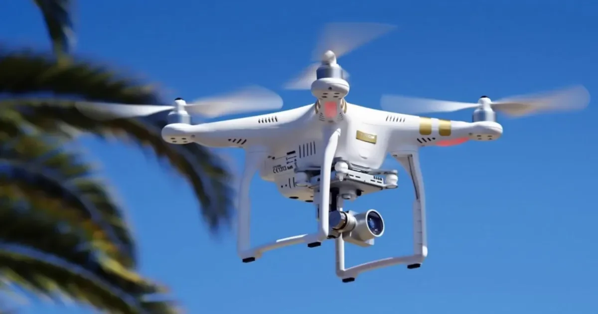 Drones sobrevolando casas generan preocupación entre vecinos de La Plata