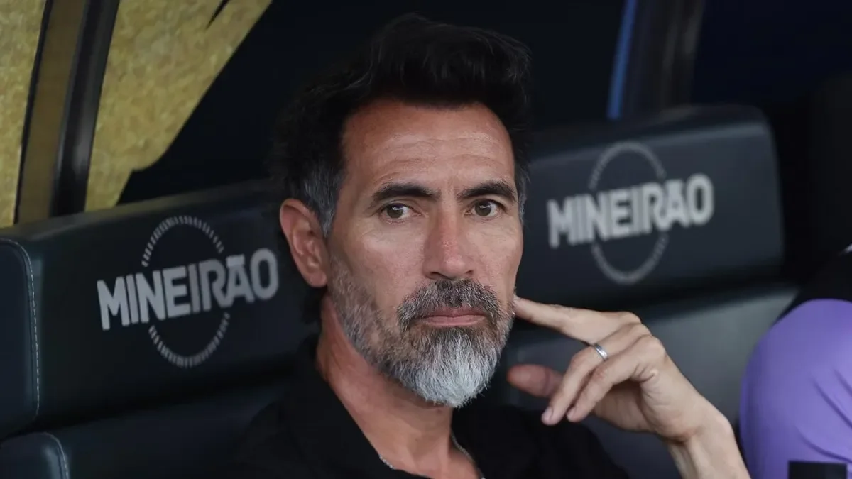 Eduardo Domínguez enfrenta críticas tras la derrota y el escándalo en la final