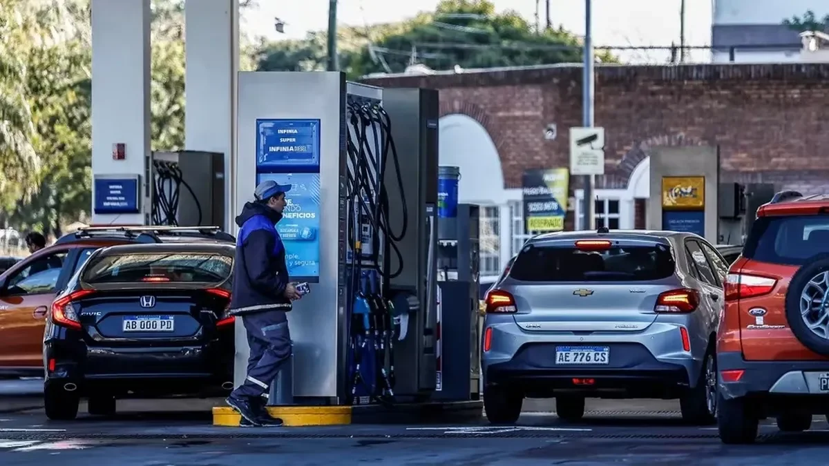 El aumento del 7% en combustibles impacta a los vecinos de La Plata y Berisso