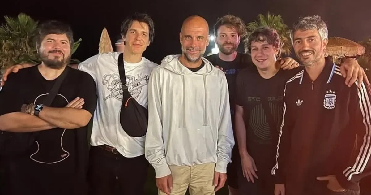 El cantante de Él Mató a un Policía Motorizado sorprende al público con su encuentro con Pep Guardiola en La Plata