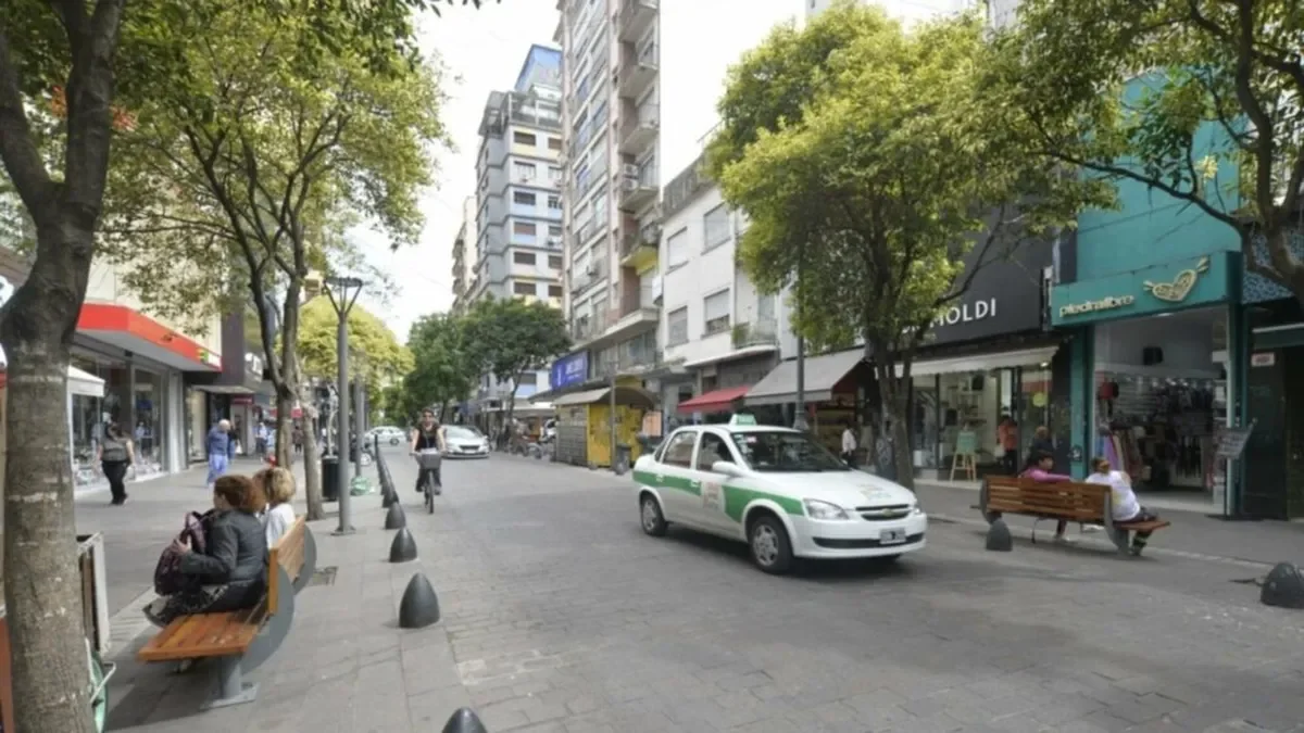 El consumo en La Plata sigue en caída: 13 meses de descensos en todos los rubros