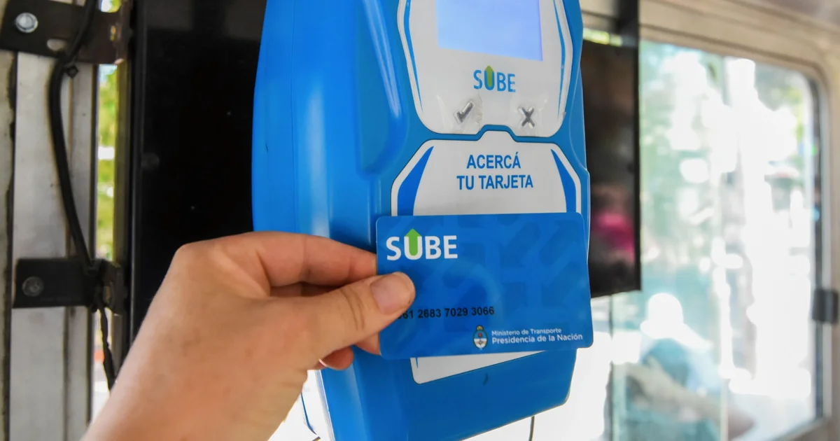 El déficit de la SUBE en mayo afecta a los usuarios del transporte público en La Plata.