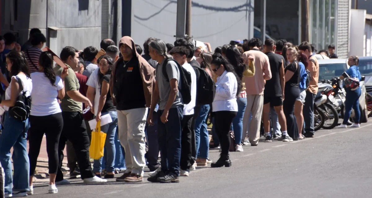 El desempleo persiste en Argentina: análisis del desacople de la Ley de Okun