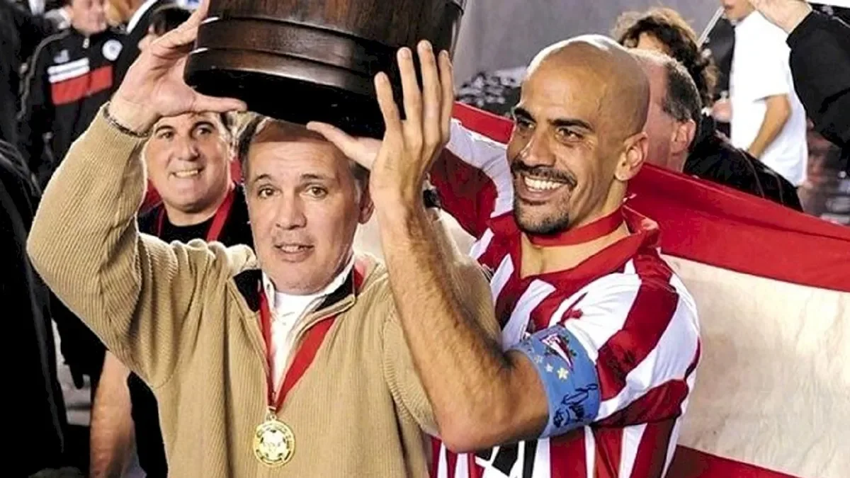 El Estadio UNO de Estudiantes rinde homenaje a Alejandro Sabella con una estatua