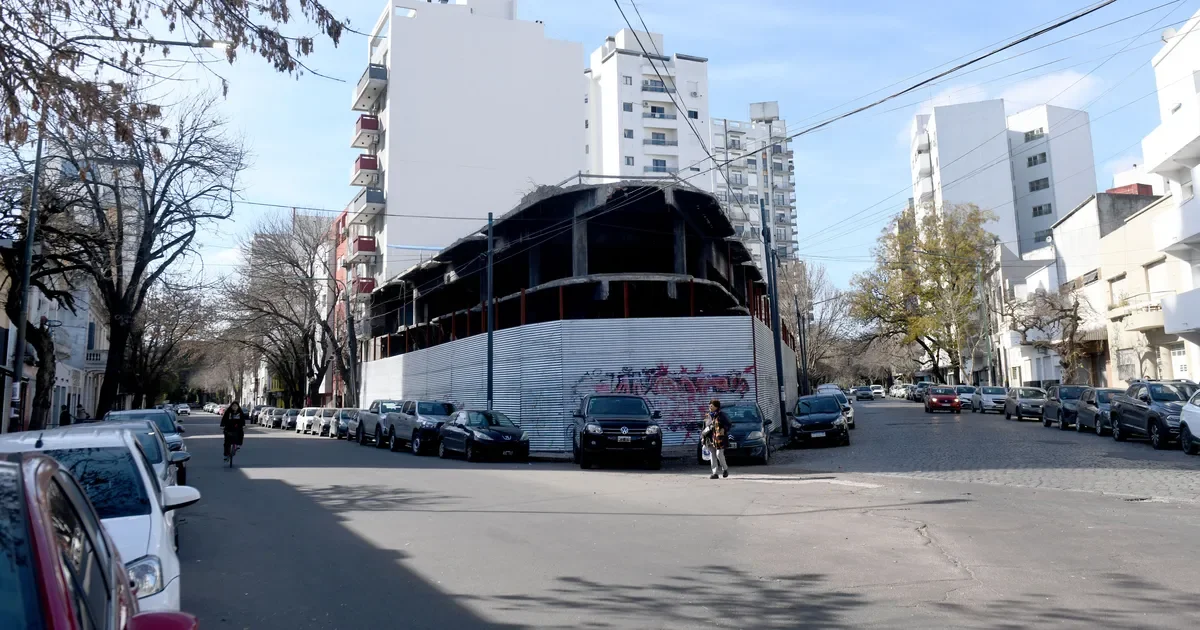 El futuro incierto del edificio de Aloise en Ensenada preocupa a los vecinos.