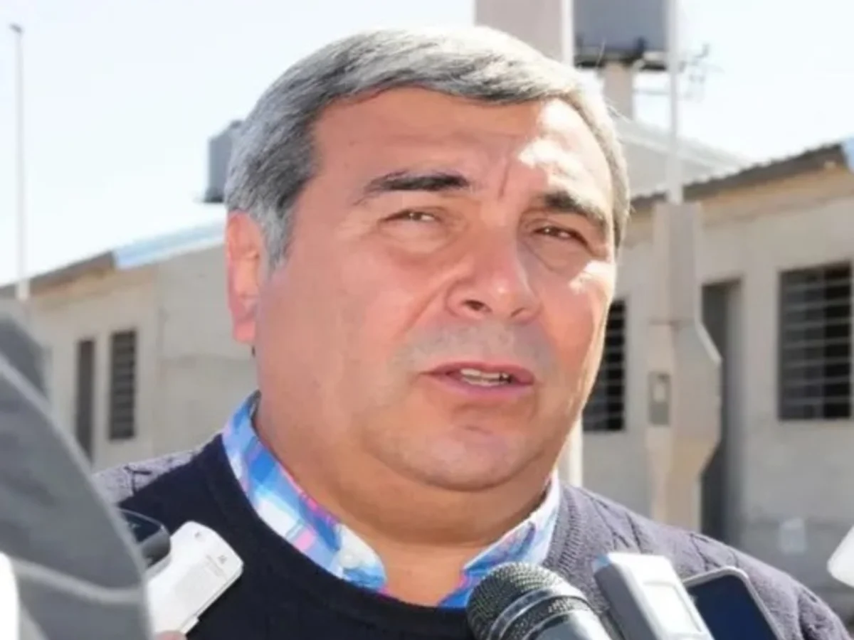 El gobernador acusa a un histórico dirigente de "ñoqui" y frena su jubilación en Neuquén