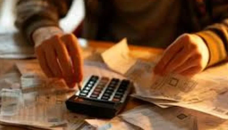 El impacto de los deudores zombies en la economía de Ensenada y La Plata
