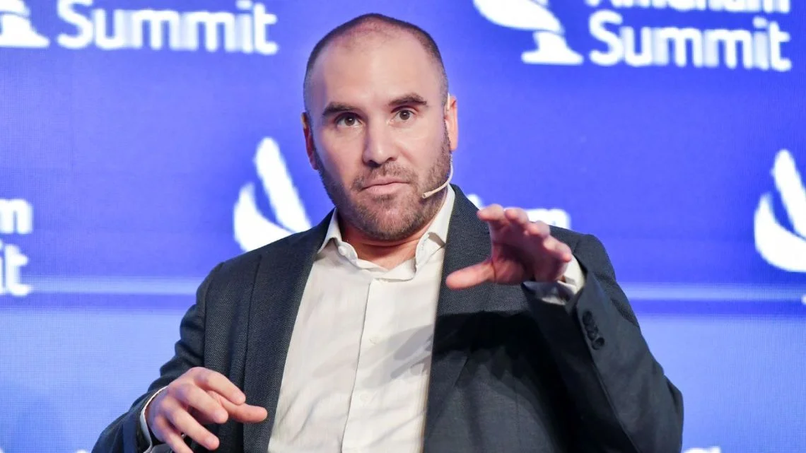 El PJ busca un ministro de Economía que garantice alineación política para enfrentar la crisis.