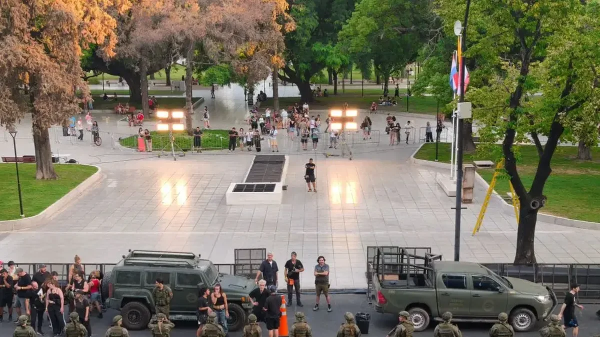 El rodaje de una miniserie de Netflix interrumpe el tránsito en el centro de La Plata