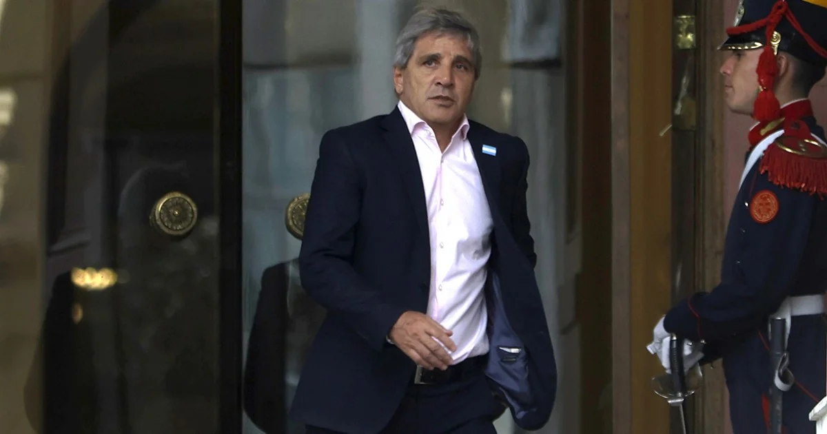 El superávit en la provincia genera preocupación por posibles consecuencias negativas en políticas públicas.