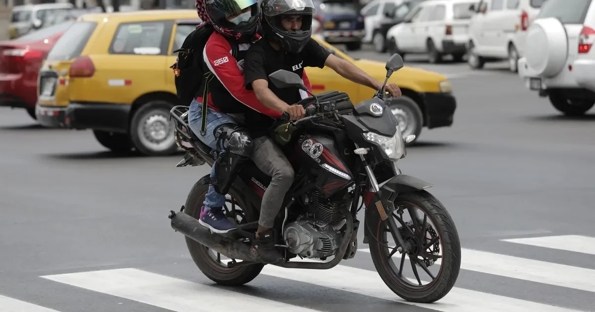 El uso de motos de apps de transporte se dispara en La Plata por la crisis económica