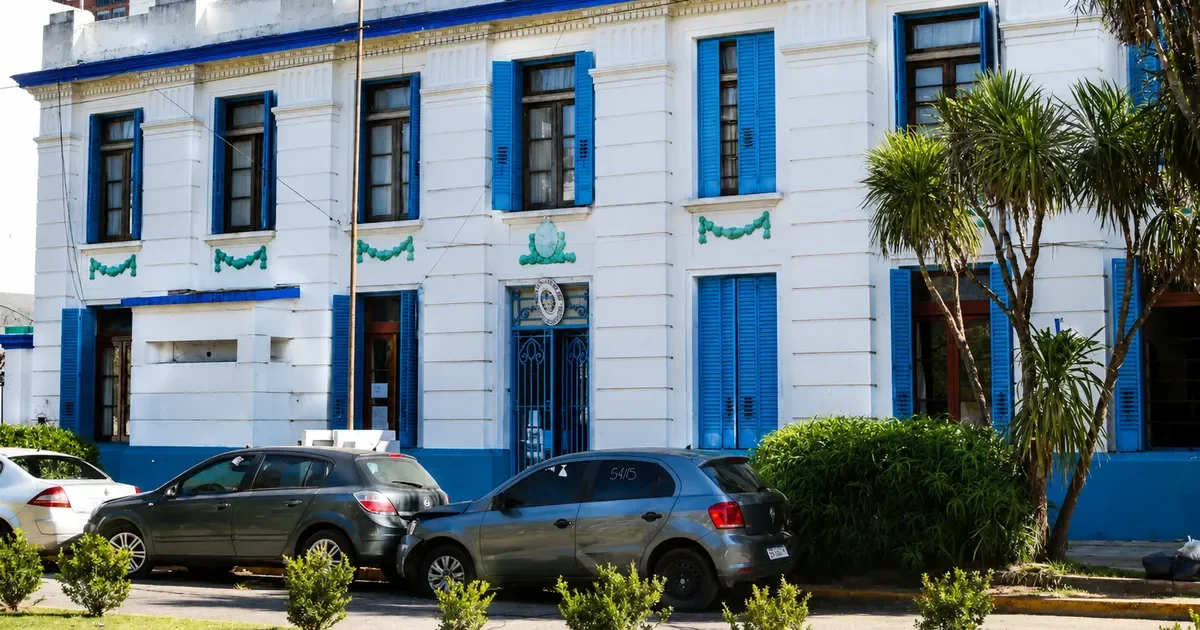 Encuentran a hombre sin vida en comisaría de La Plata: se indaga un posible suicidio