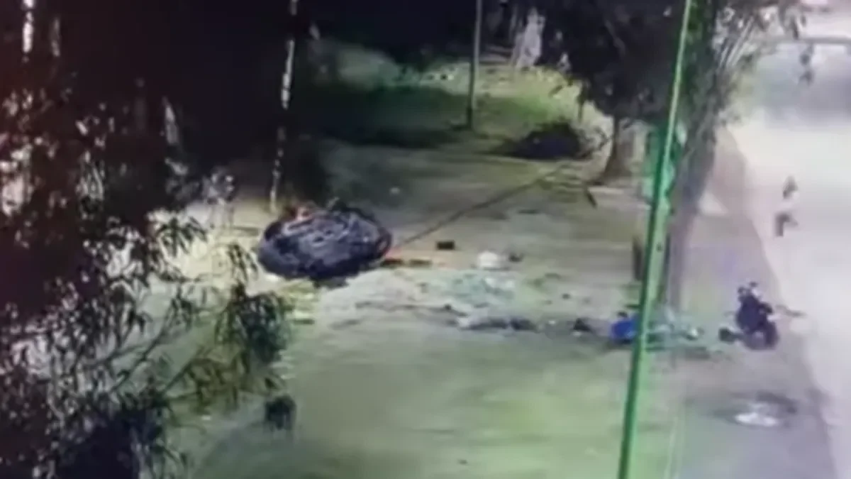 Ensenada: un auto con pedido de secuestro abandonado tras vuelco en la ruta