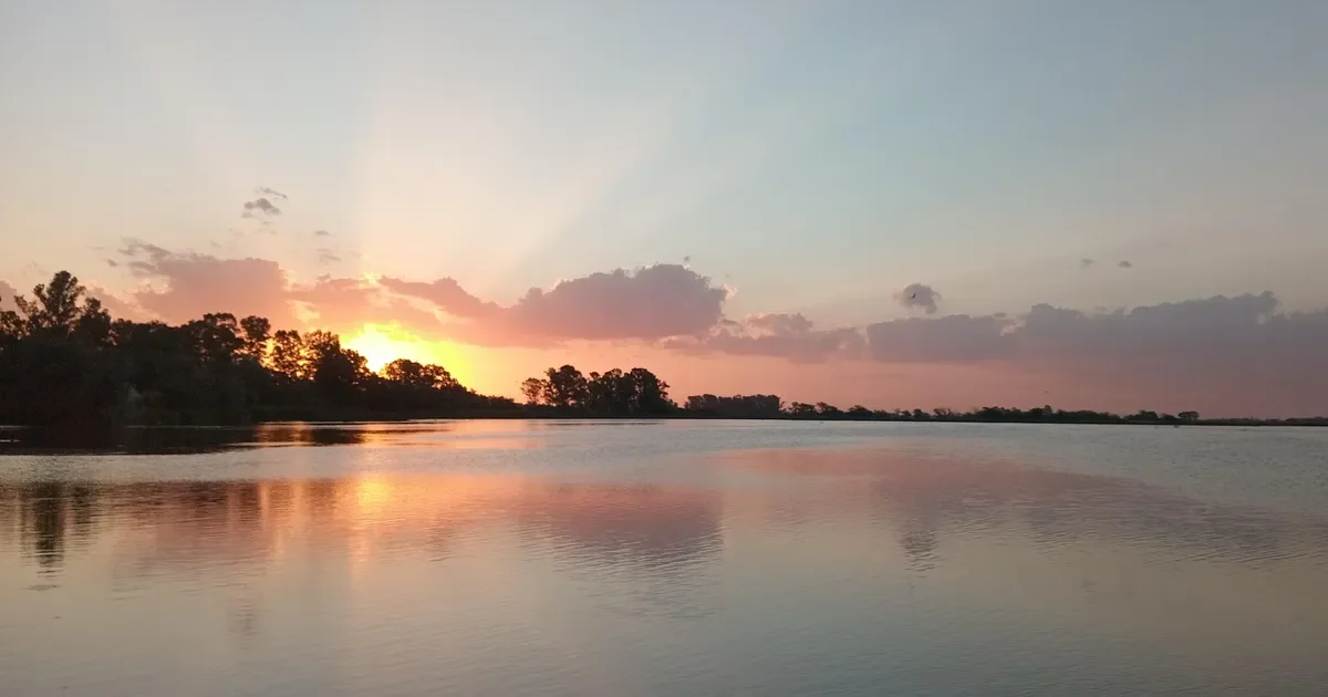Escapadas perfectas desde La Plata: descubre el encanto de la laguna y la gastronomía local