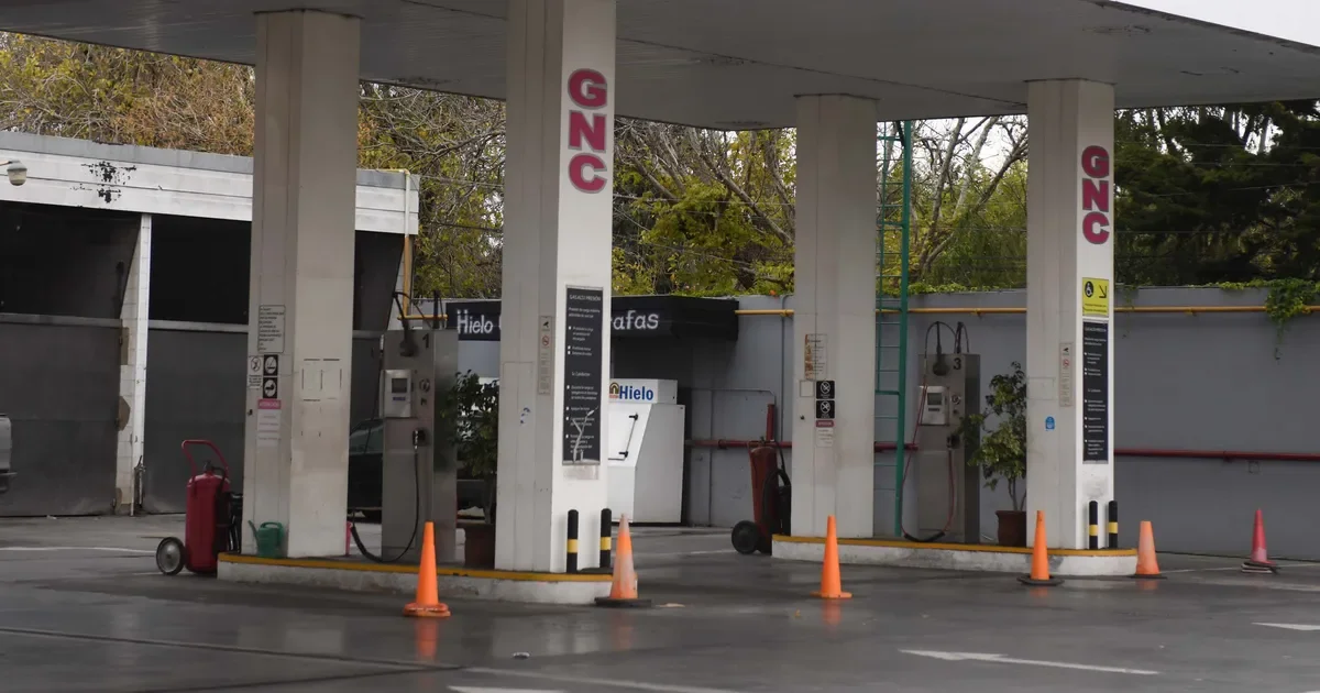 Estación de GNC en La Plata se convierte en punto exclusivo para transportistas ante escasez