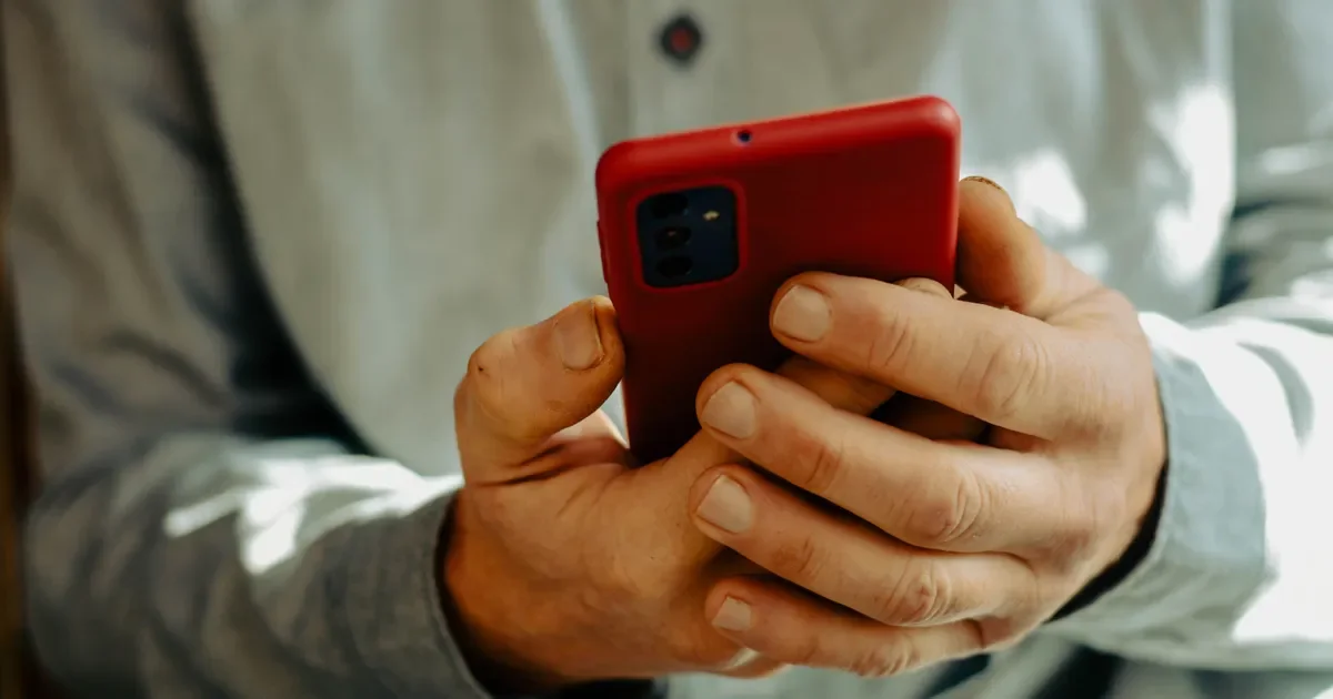 Estafas y amenazas en Berisso: un hombre víctima de contenido erótico online