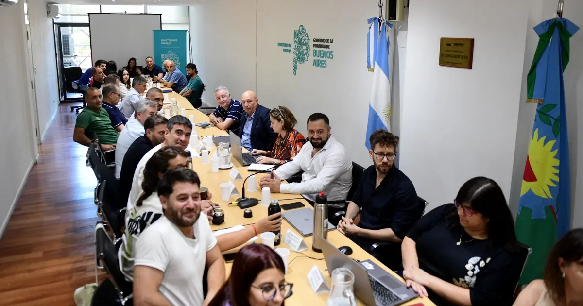 Estatales, docentes y judiciales de La Plata esperan mejoras salariales en paritarias esta semana