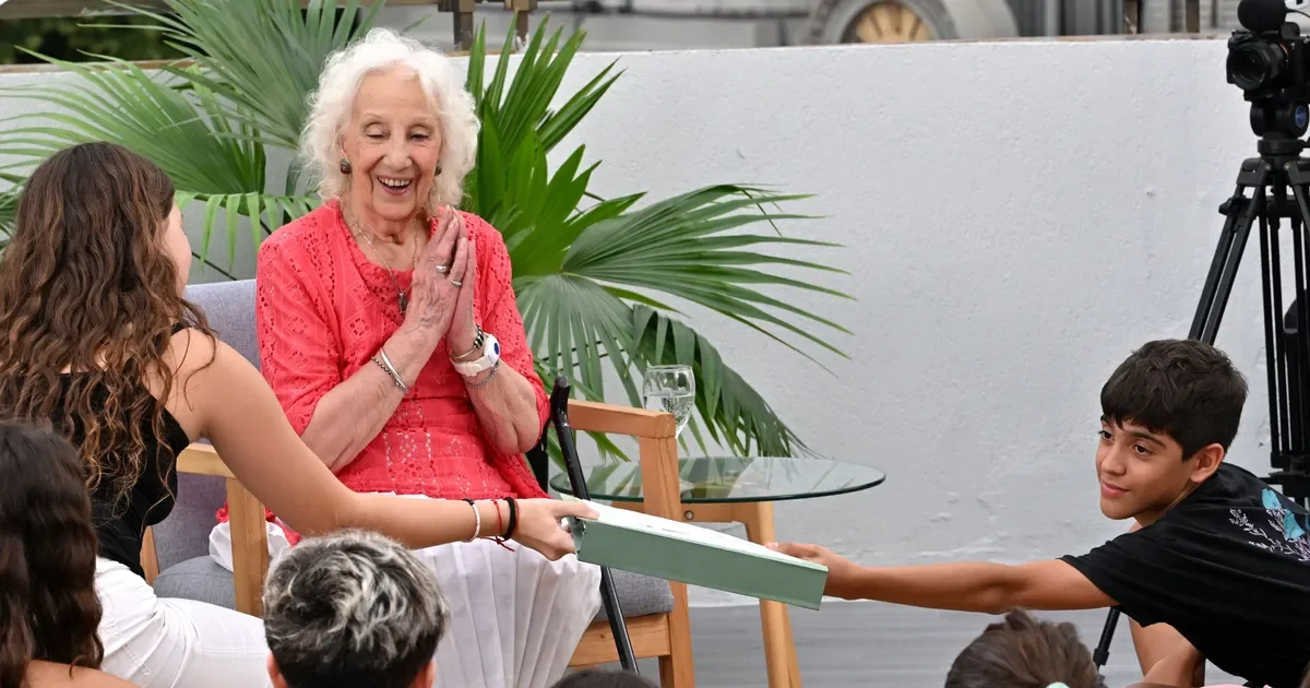 Estela de Carlotto comparte su historia en una función especial de "Invencibles" en La Plata