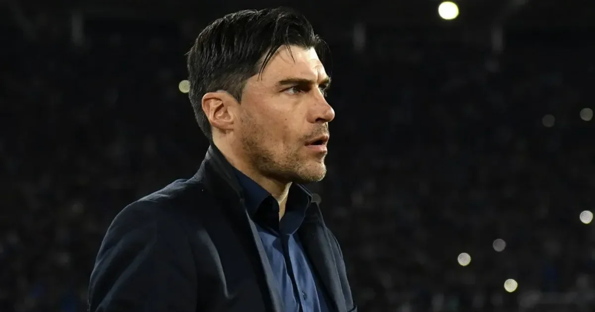 Estudiantes avanza en negociaciones para sumar a Alexander Medina como nuevo DT