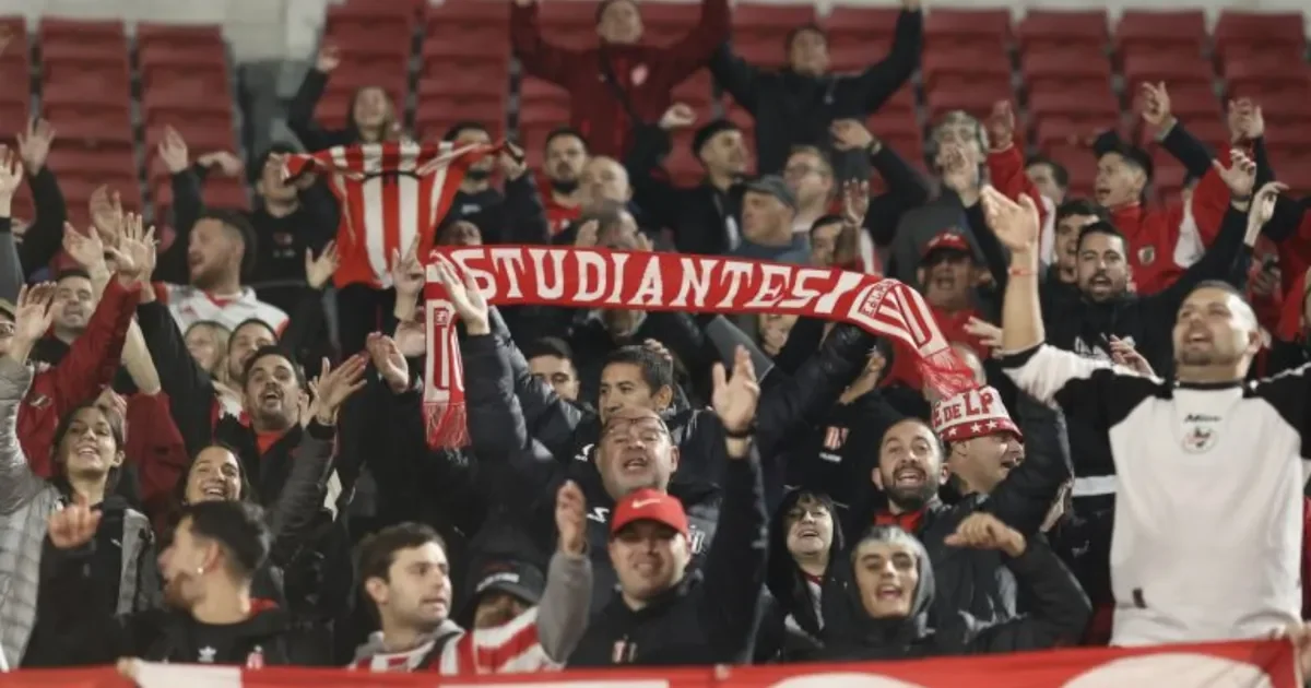 Estudiantes busca apoyo para llevar a sus hinchas a Chile en un crucial partido de Libertadores