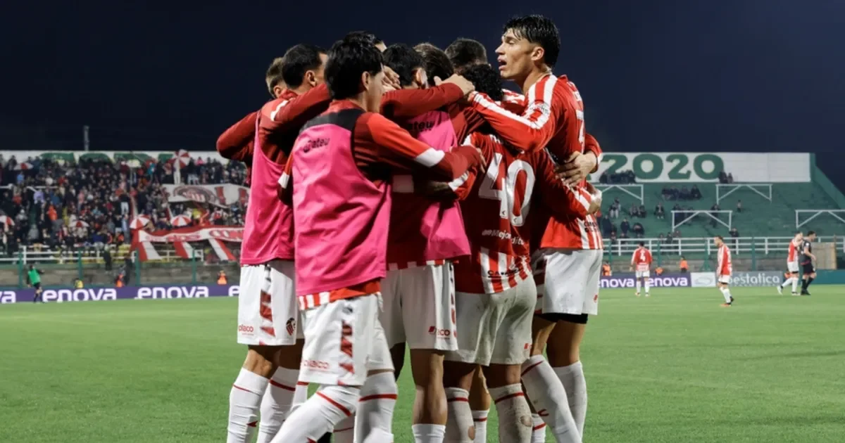 Estudiantes busca el triunfo ante Newell's en un partido clave del Clausura