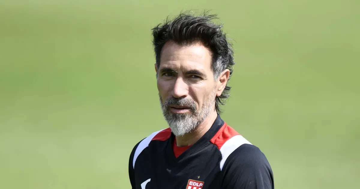 Estudiantes busca recuperar la confianza: Eduardo Domínguez motiva al equipo en el entrenamiento