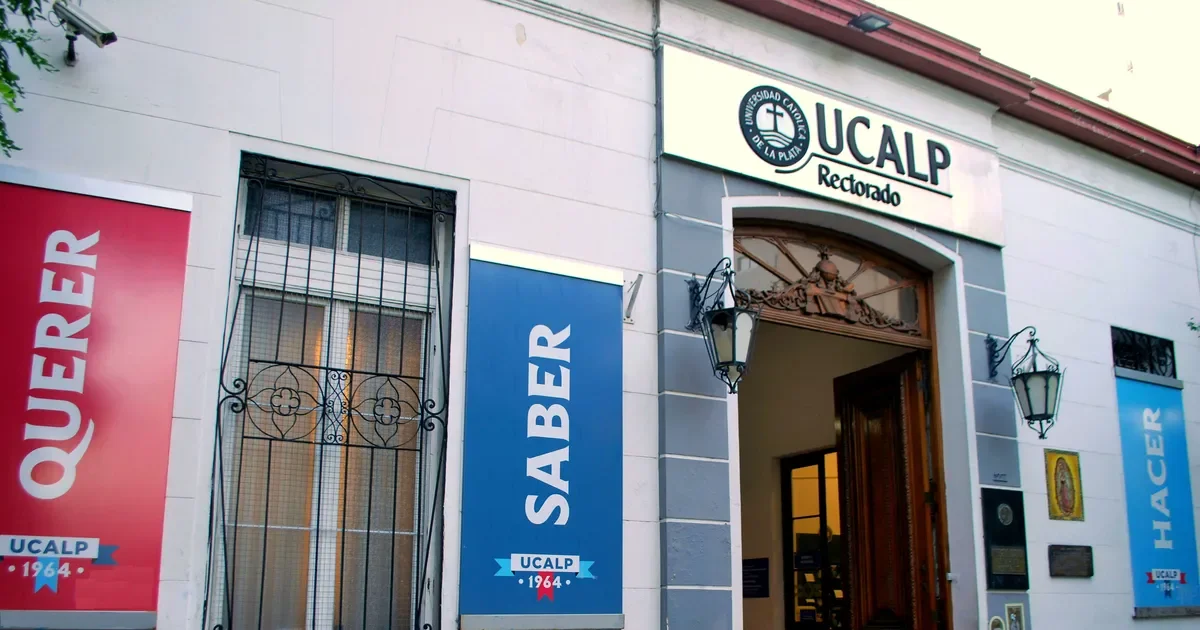 Estudiantes de La Plata aprovechan inscripciones para carreras cortas con alta demanda laboral