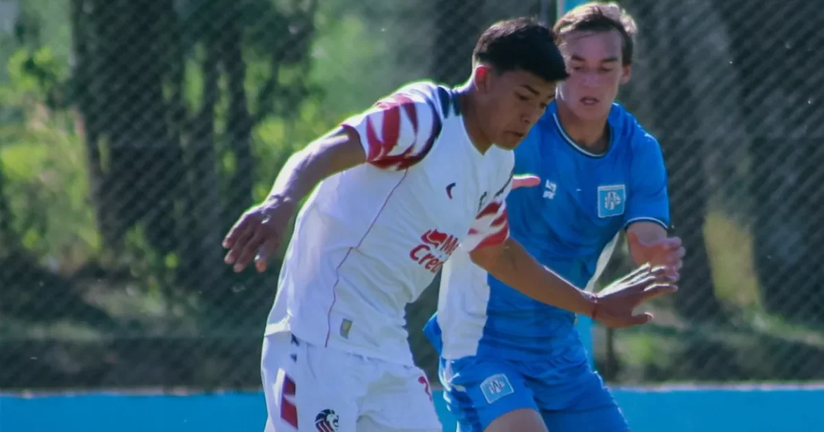 Estudiantes de La Plata pierde el liderazgo tras derrota ante Estudiantes de Río Cuarto