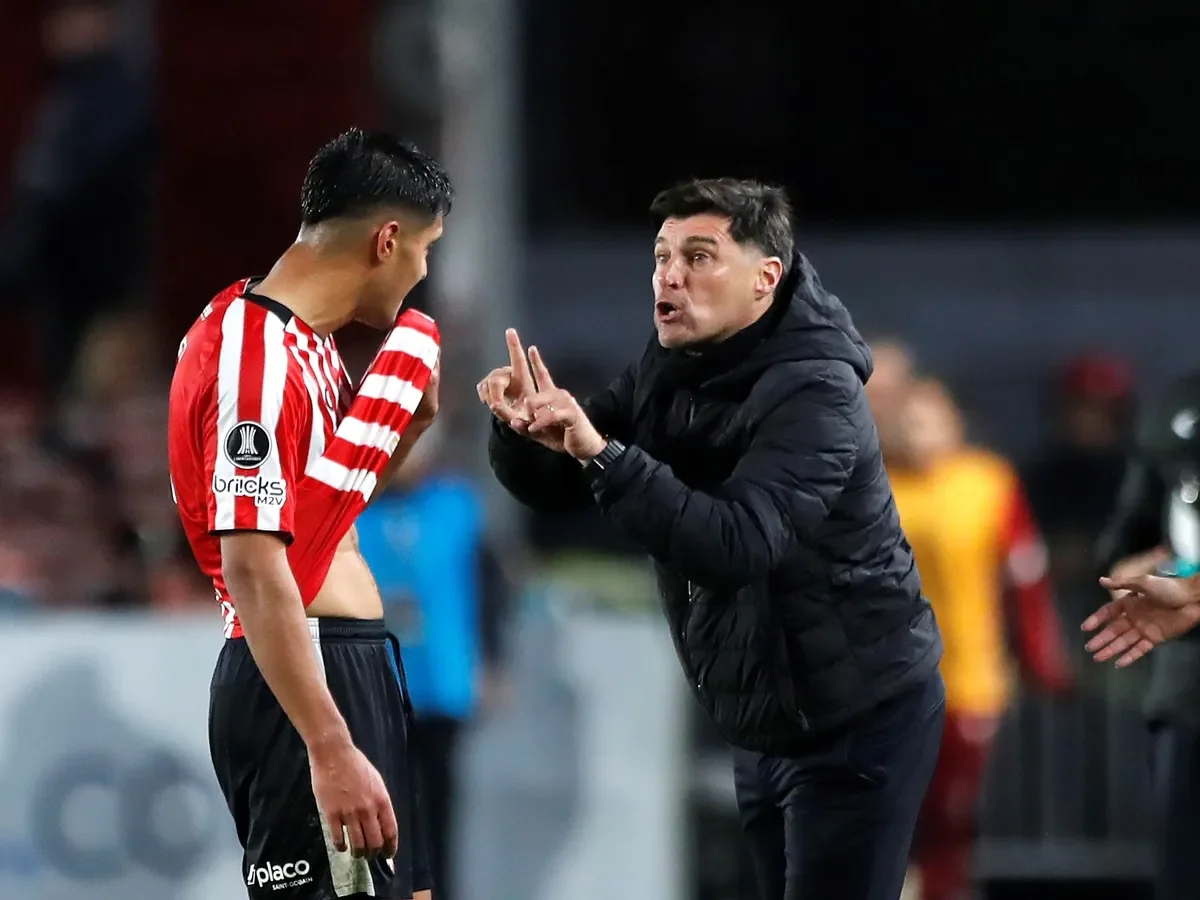 Estudiantes de La Plata se despide de la Copa tras una actuación decepcionante.