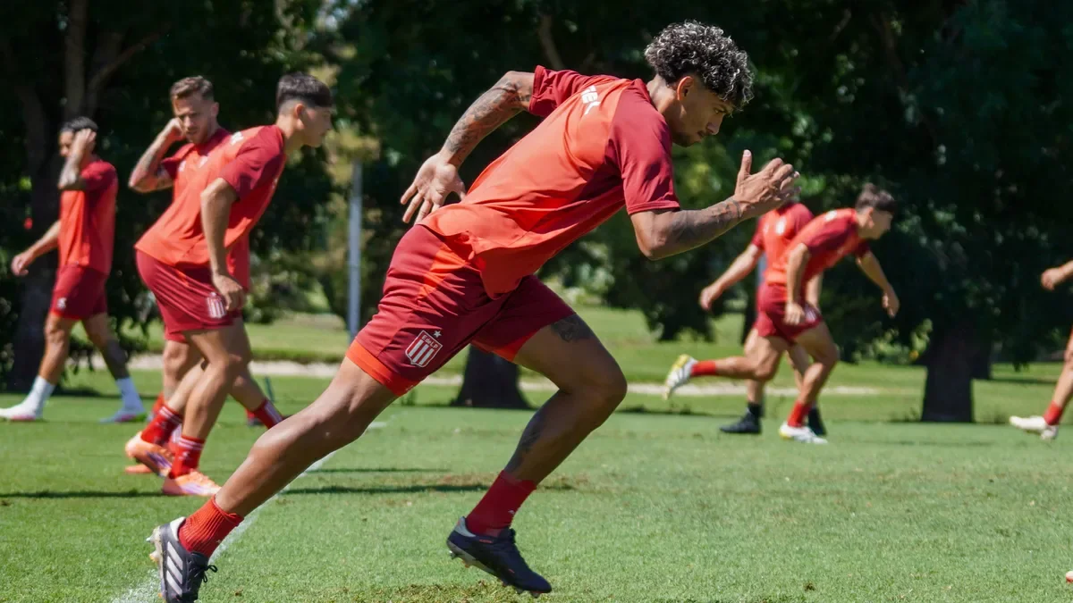 Estudiantes de La Plata se preparan para una nueva etapa tras la salida de Medina
