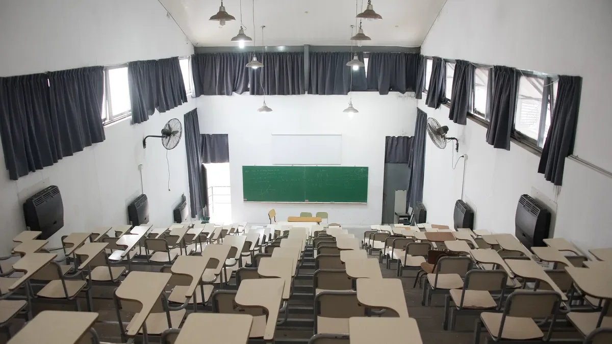 Estudiantes de la UNLP enfrentan una semana de clases interrumpidas por paro de ADULP