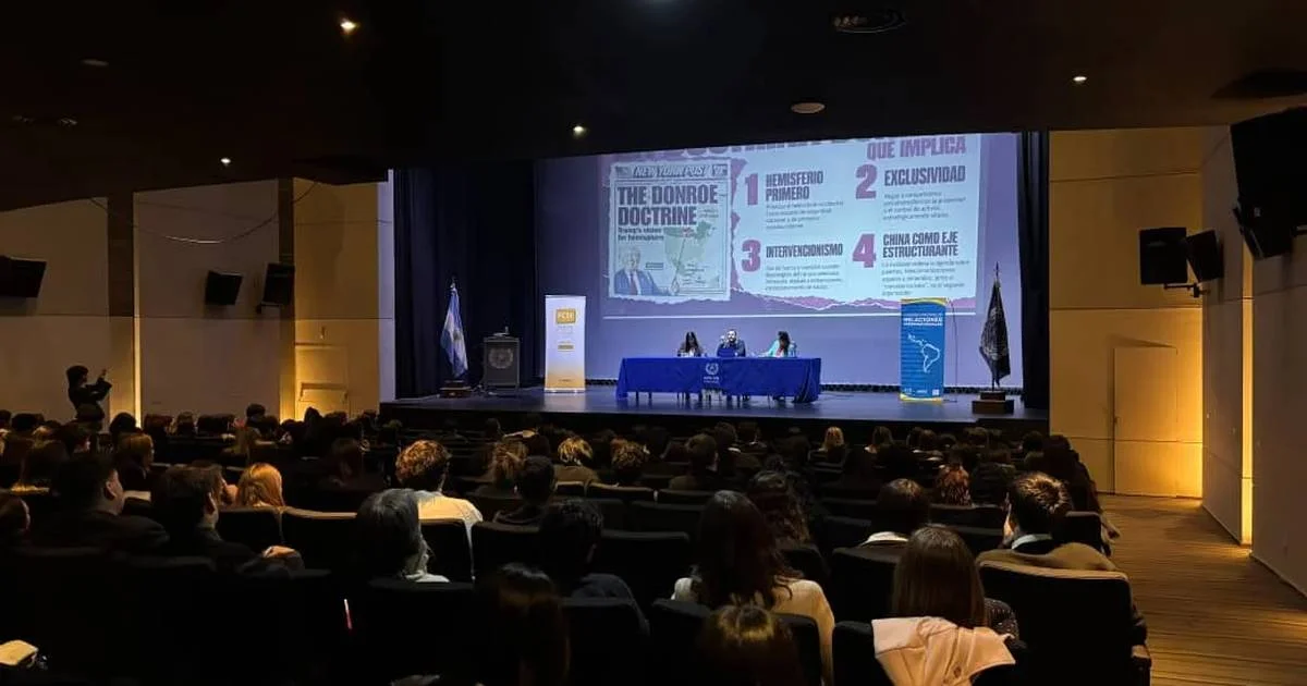 Estudiantes de la UNLP participan en congreso sobre política internacional en La Plata