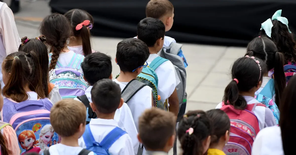 Estudiantes de Santa Fe conmocionados tras tiroteo en un colegio que dejó un muerto y heridos