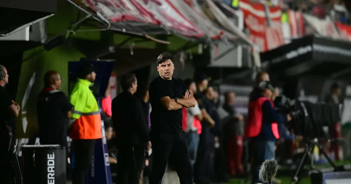 Estudiantes enfrenta críticas tras derrota: Medina destaca aspectos positivos y apela a la paciencia