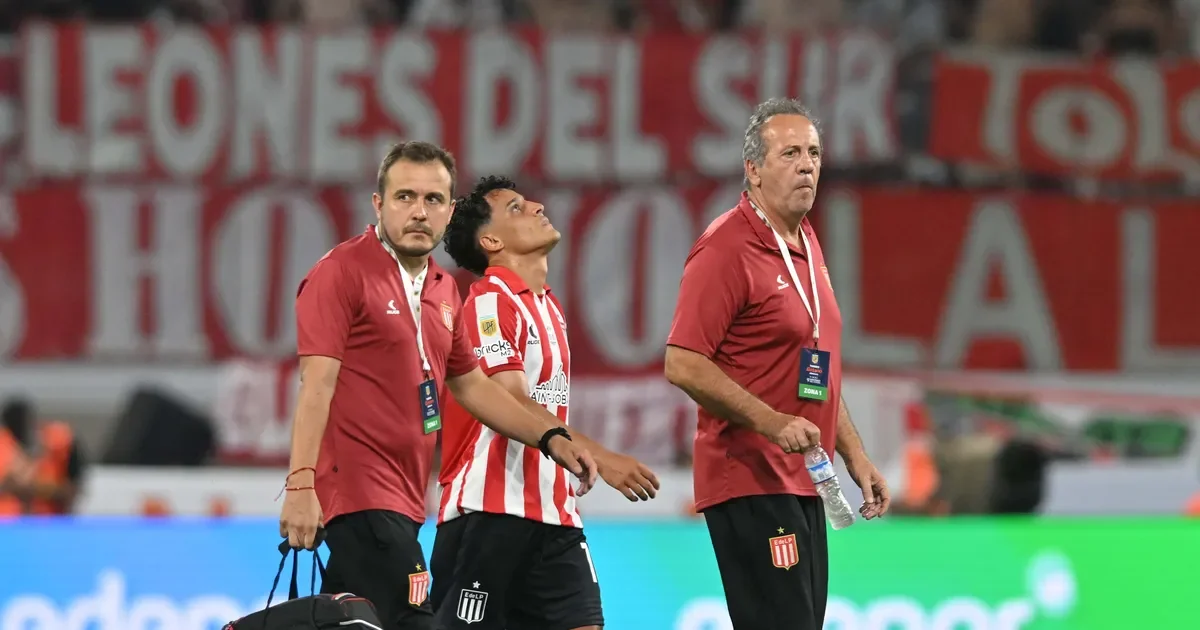 Estudiantes enfrenta un dilema: Tiago Palacios podría perder varios partidos clave