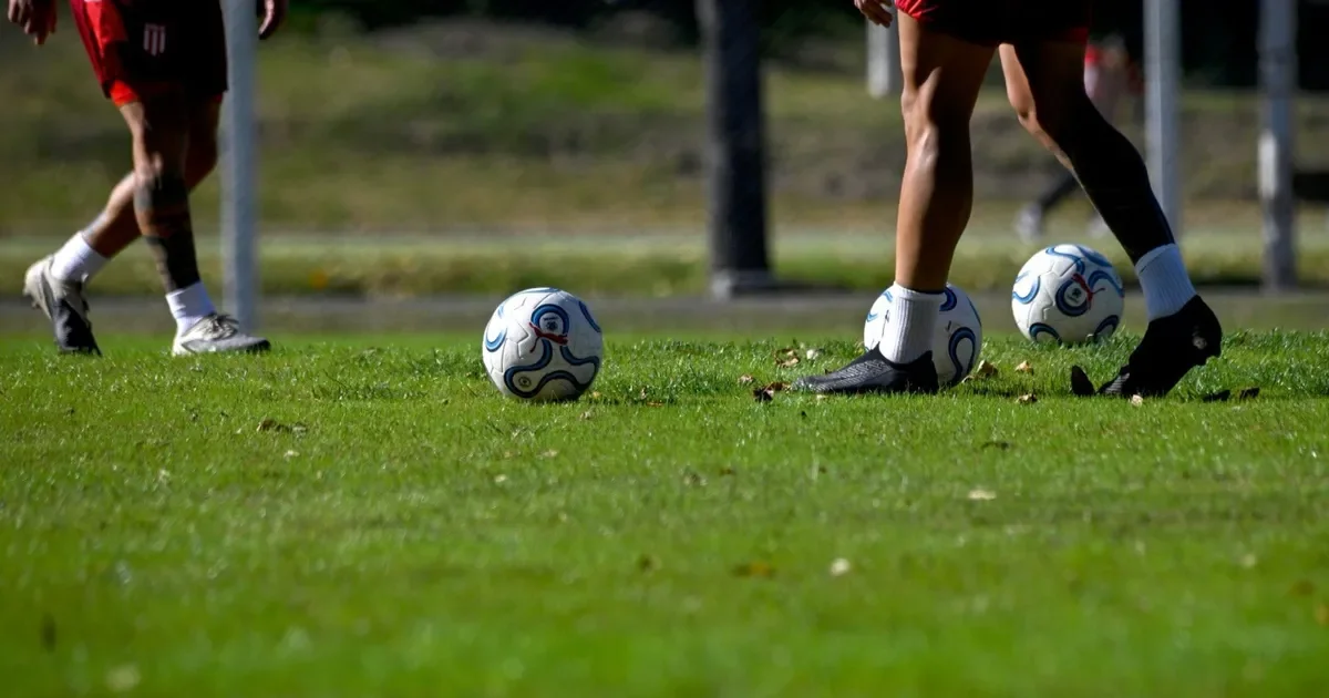 Estudiantes: futbolistas se anticipan a la pretemporada con entrenamientos intensivos