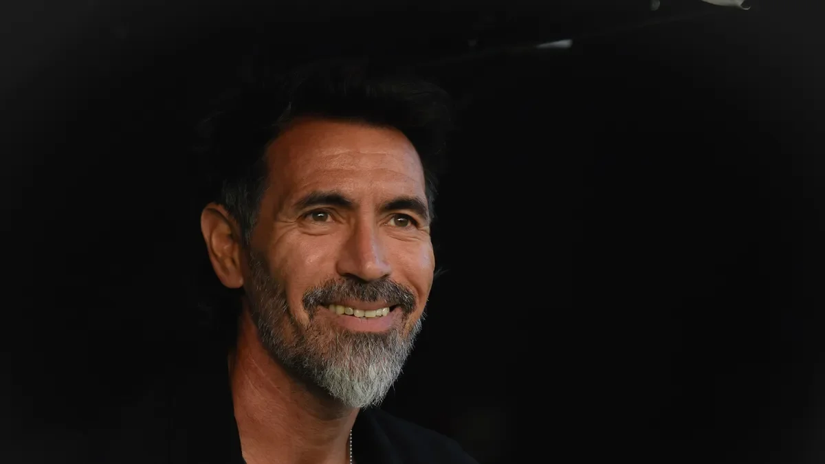 Estudiantes inicia búsqueda de nuevo entrenador tras la salida de Domínguez